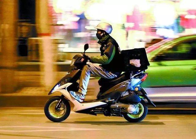算筆賬,外賣小哥騎電動(dòng)車一年到底能掙多少錢?
