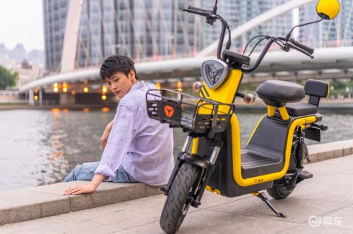 電動車中的潮流科技,學(xué)生黨選雅迪r3準沒錯