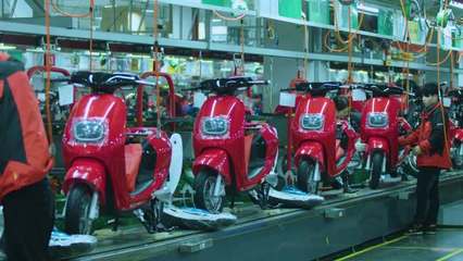 實拍流水線工人操作實拍流水線工人操作